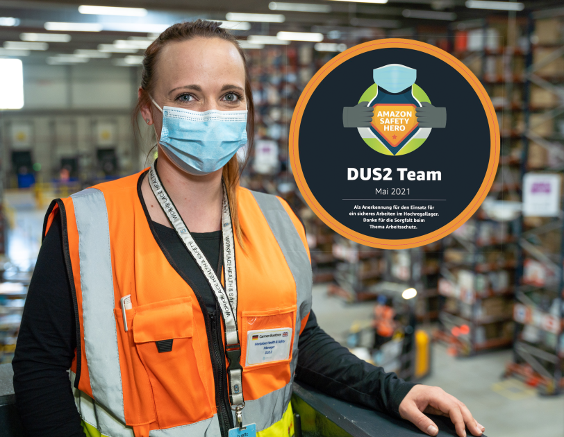 Carmen mit einer Amazon Safety Hero Plakette