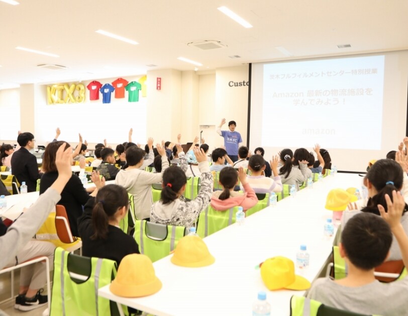 最先端の物流センター「茨木FC」が小学生にロボット技術を公開