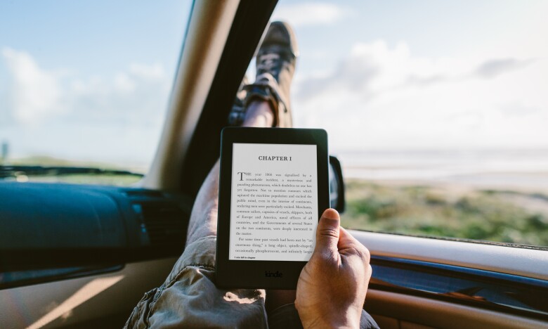 Kindle_Paperwhite_Lifestyle_car.jpg