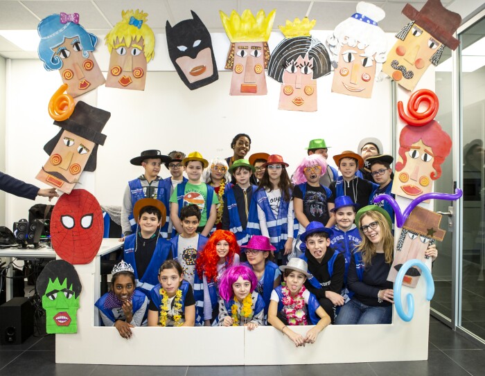 Photobooth di Carnevale per i bambini in visita presso il centro di distribuzione di Castel San Giovanni