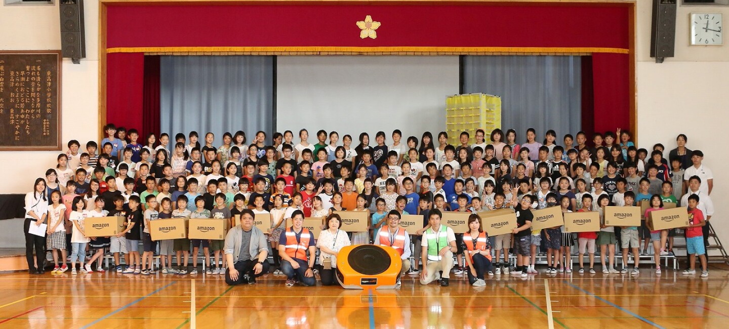 amazonが小学生170人に特別授業 stemワークショップ を開催