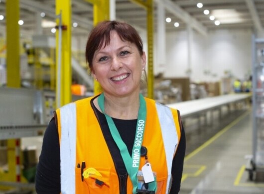 Amazon employee Roberta in the warehouse