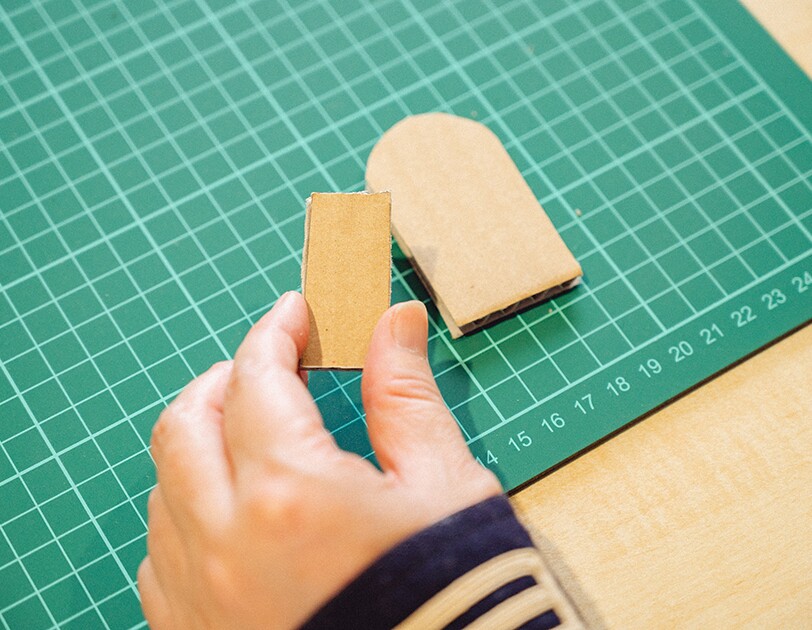 おうち時間に楽しもう。子どもと一緒に簡単ダンボール工作【貯金箱編】