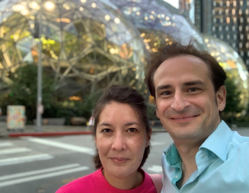 Tringali vor den Spheres bei Amazon in Seattle