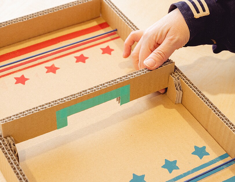 おうち時間に楽しもう 子どもと一緒に簡単ダンボール工作 ホッケーゲーム編 おうち時間に楽しもう 子どもと一緒に簡単ダンボール工作 ホッケーゲーム編