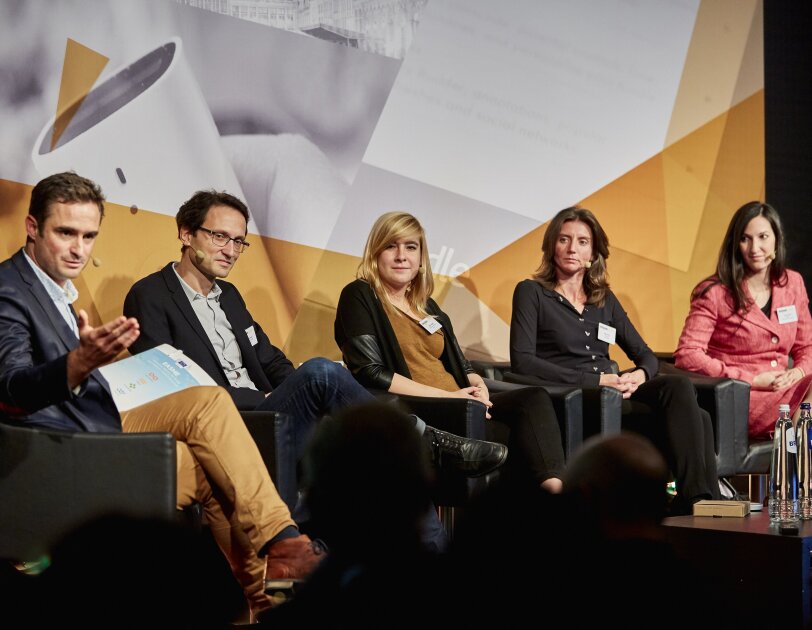 panel12._V525497209_.jpg