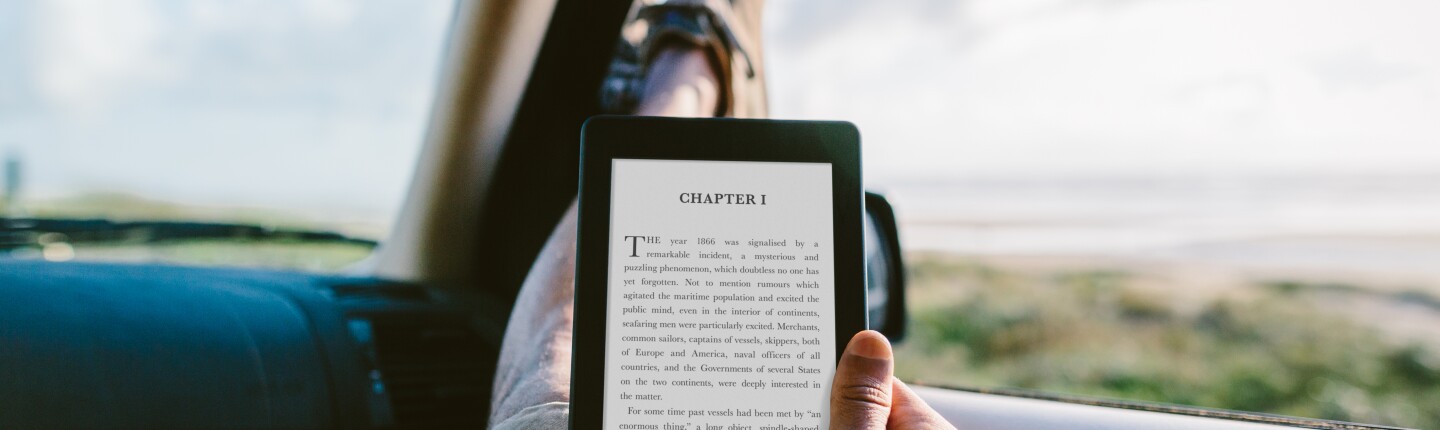 Kindle_Paperwhite_Lifestyle_car.jpg