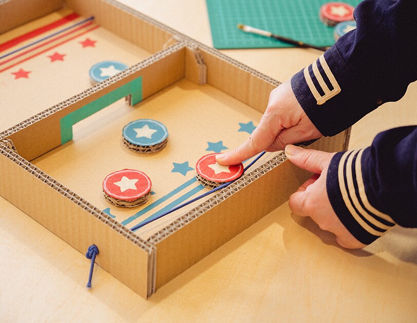 おうち時間に楽しもう 子どもと一緒に簡単ダンボール工作 ホッケーゲーム編 おうち時間に楽しもう 子どもと一緒に簡単ダンボール工作 ホッケーゲーム編