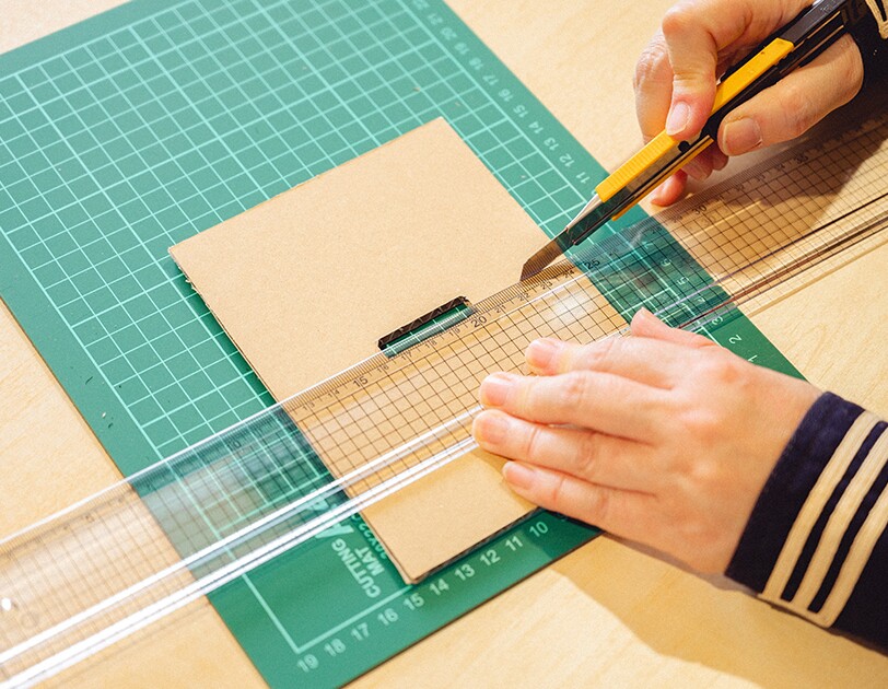 おうち時間に楽しもう。子どもと一緒に簡単ダンボール工作【貯金箱編】
