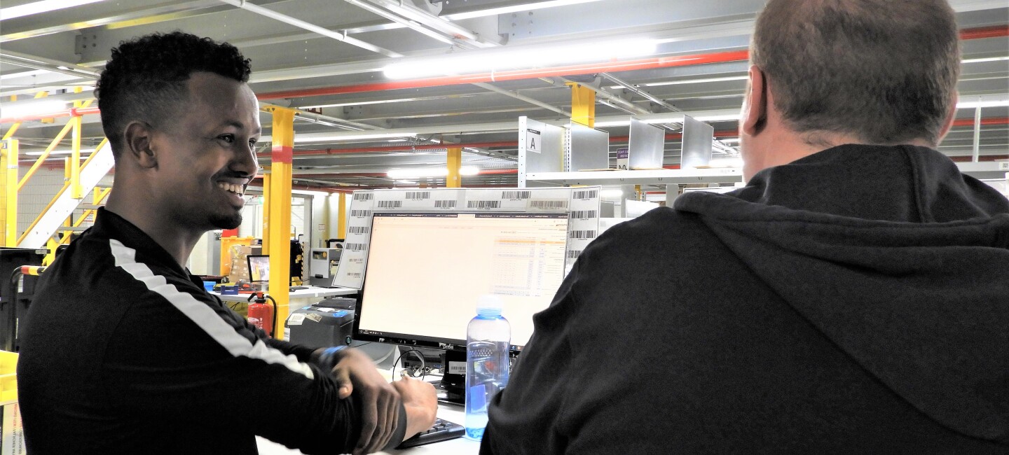 Versandmitarbeiter Bei Amazon Werden