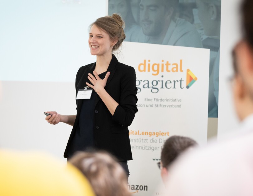 Johanna Nothacker präsentiert Laborium.