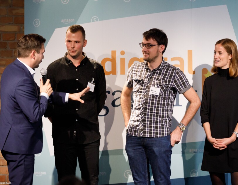 Die Gewinner der Förderinitiative digital.engagiert, die Erfinder von "Karl der Ökobot".