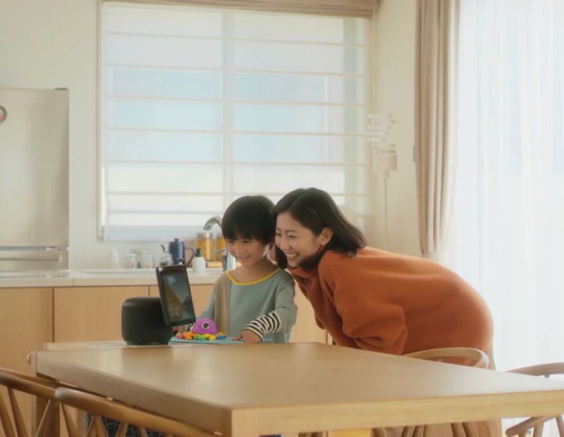 おうち時間の家族の過ごし方 Echo Show 10で楽しむカラオケやクイズ大会