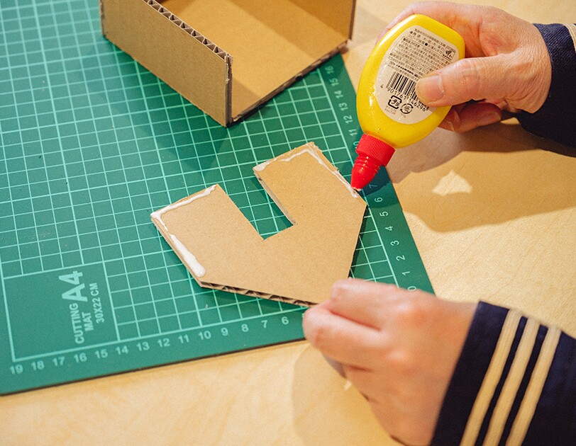 おうち時間に楽しもう 子どもと一緒に簡単ダンボール工作 貯金箱編 おうち時間に楽しもう 子どもと一緒に簡単ダンボール工作 貯金箱編