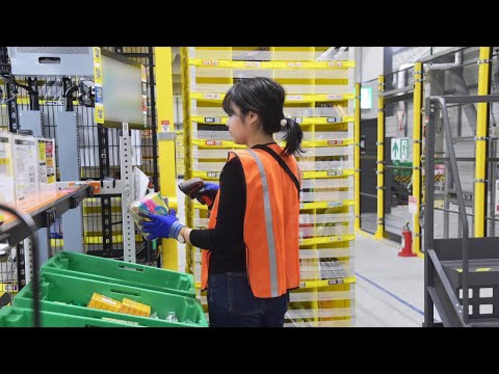 amazonの物流拠点では スタッフの安全を確保するため 様々な安全対策が実施されています