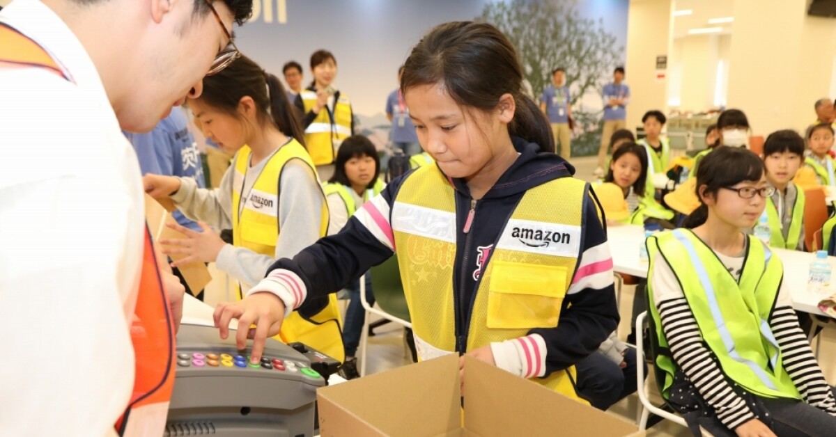 最先端の物流センター 茨木fc が小学生にロボット技術を公開