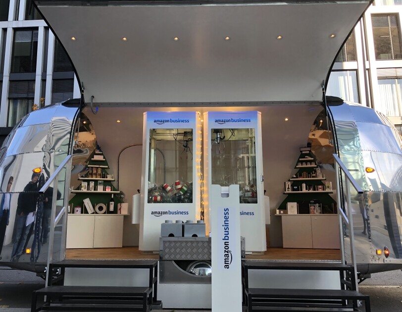 Amazon Business Geschenke Truck Weihnachts Trailer in München