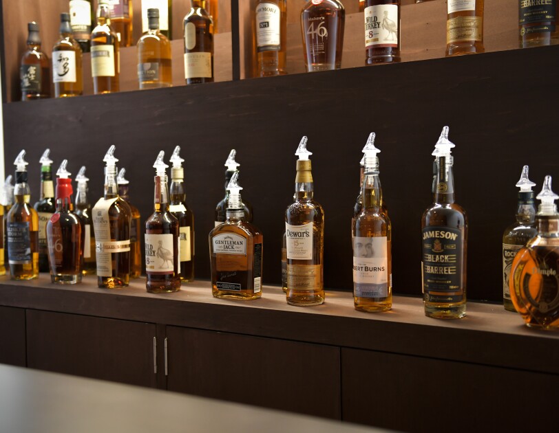 期間限定の amazon bar で自分好みのお酒を見つけよう