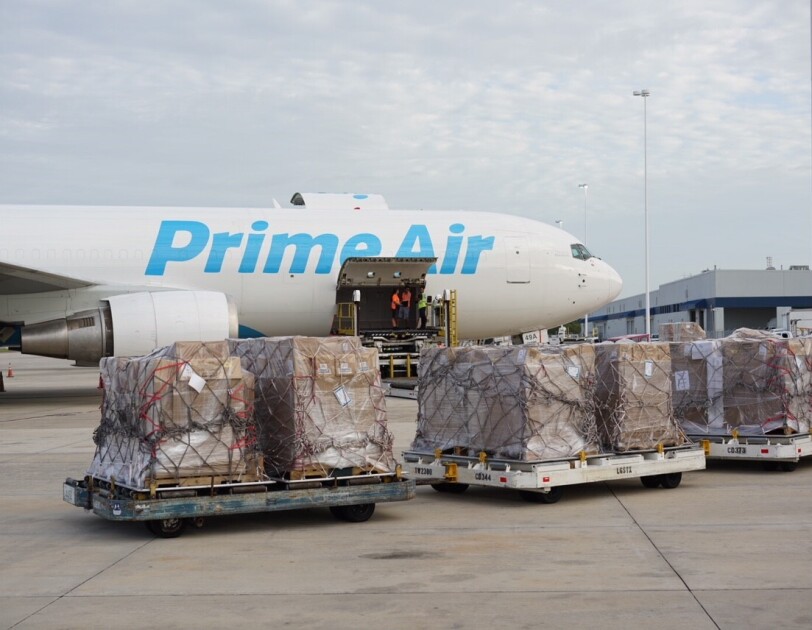 2017_AmazonDonates_PuertoRico1.jpg