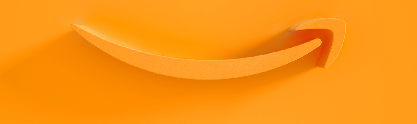 Logo Amazon Smile na pomarańczowym tle. Sam uśmiech jest również pomarańczowy.