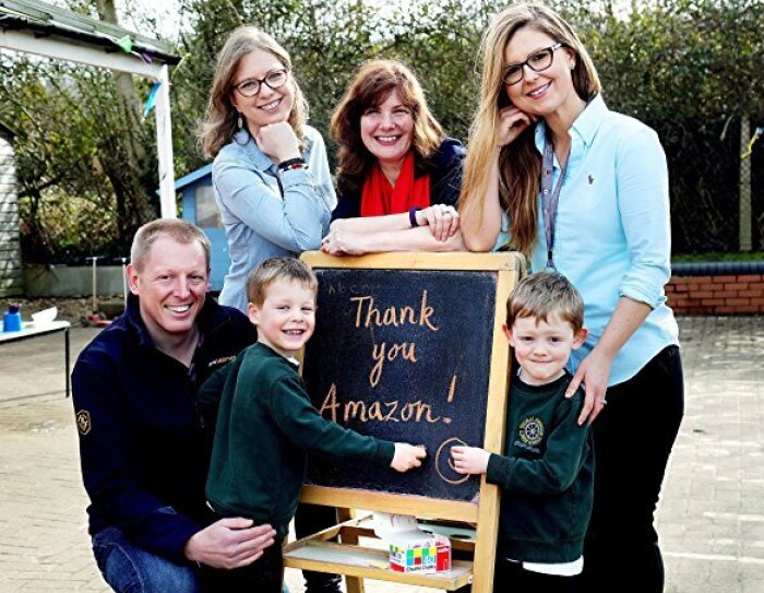 givinglocally._CB510677031_SX680__.jpg