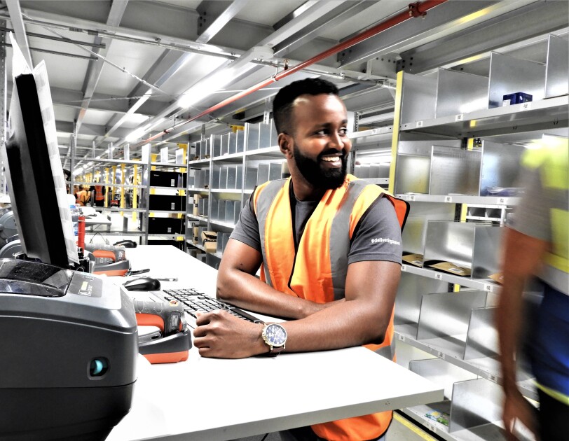 Versandmitarbeiter Bei Amazon Werden