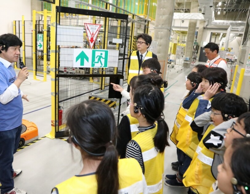 最先端の物流センター「茨木FC」が小学生にロボット技術を公開