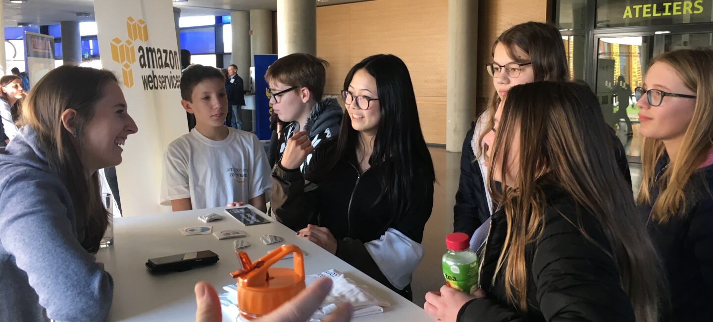 AWS Volunteer presenting Amazon and AWS to students