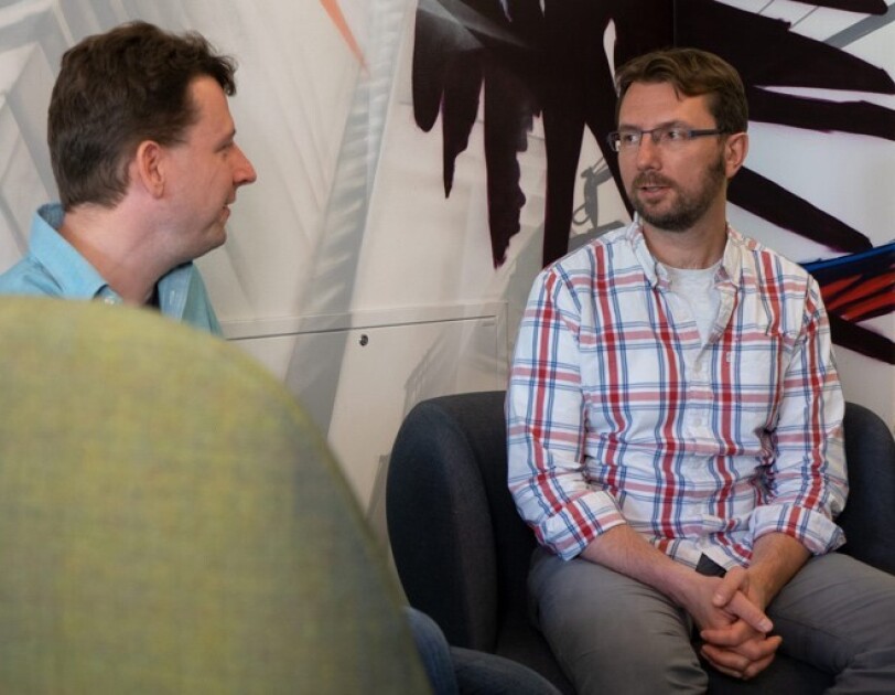 Tobias Jaroschek und sein Partner Björn Hanewinkel im Gespräch