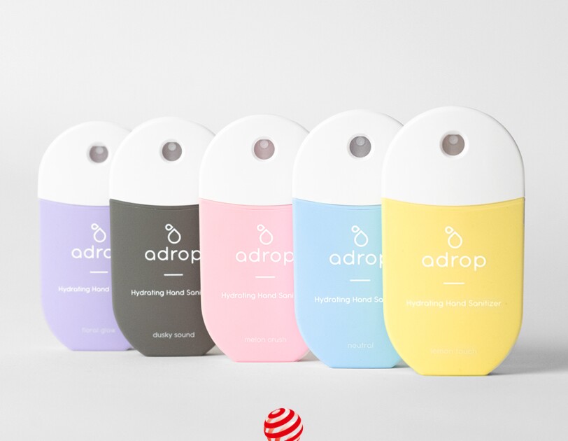 Fünf Dosen von Air-Drop in unterschiedlichen Farben stehen vor grauem Hintergrund.