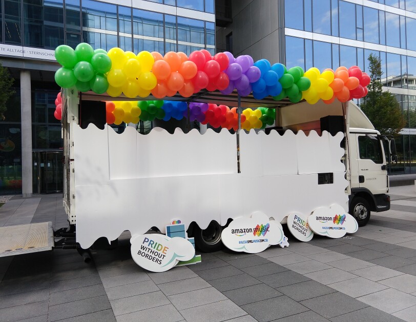 Glamazon-Wagen beim Aufbau