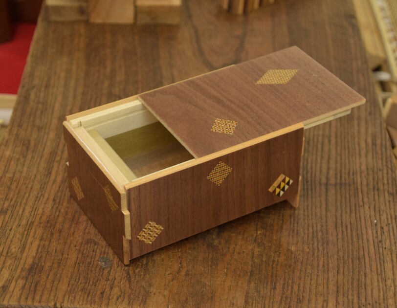 箱根寄木細工の技を世界に伝えて守る