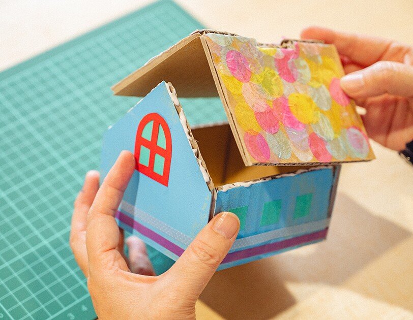 おうち時間に楽しもう 子どもと一緒に簡単ダンボール工作 貯金箱編 おうち時間に楽しもう 子どもと一緒に簡単ダンボール工作 貯金箱編
