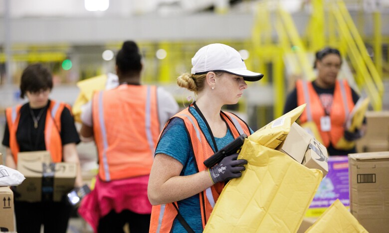 FulfillmentCenter_BWI5_sorting_packages