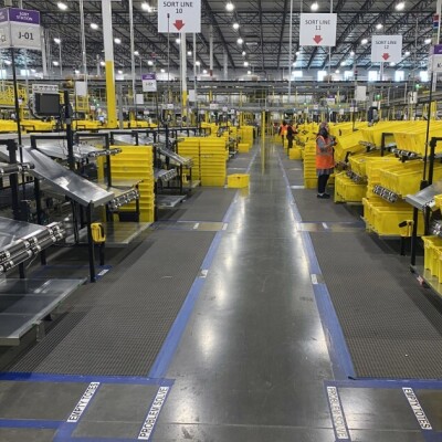 Amazon mette al centro salute e sicurezza mentre continua a consegnare ai clienti