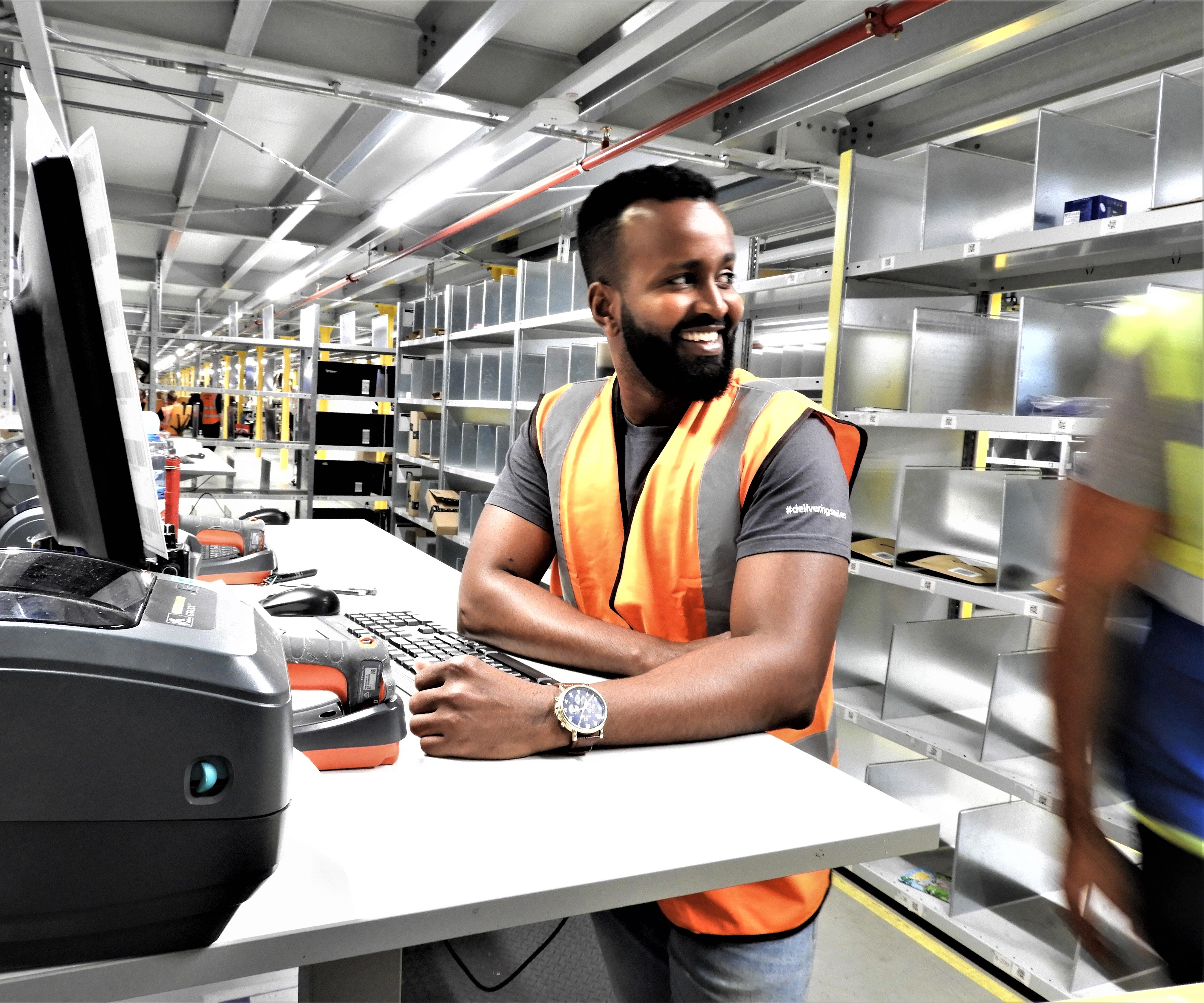 Versandmitarbeiter Bei Amazon Werden
